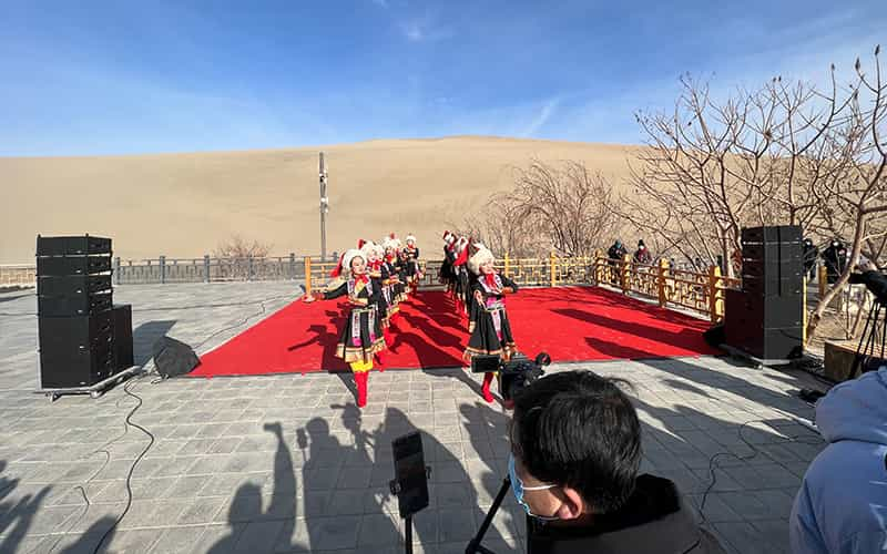 廣告物料制作會(huì )場(chǎng)布景舞臺搭建展位搭建舞臺燈光設備演藝音響高清LED屏